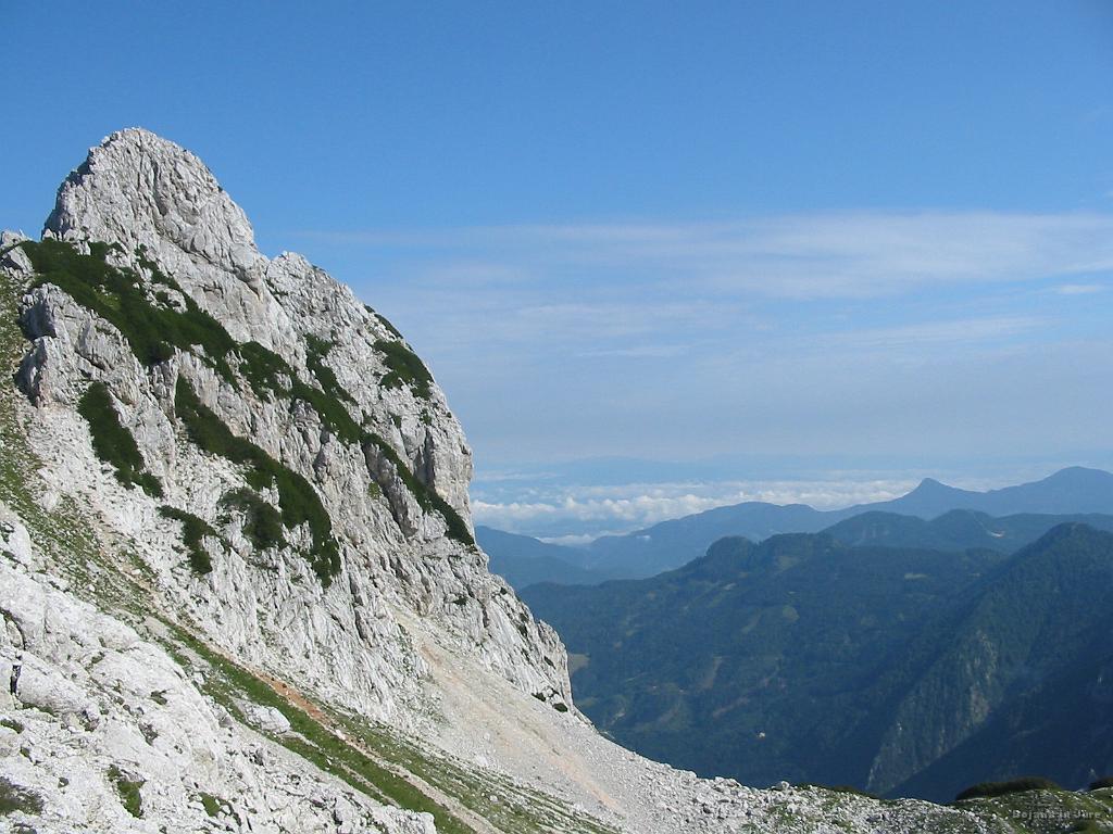 Slika_36.jpg - Pogled proti naši severni sosedi...sicer sploh ni daleč...kakšnih 10 metrov.