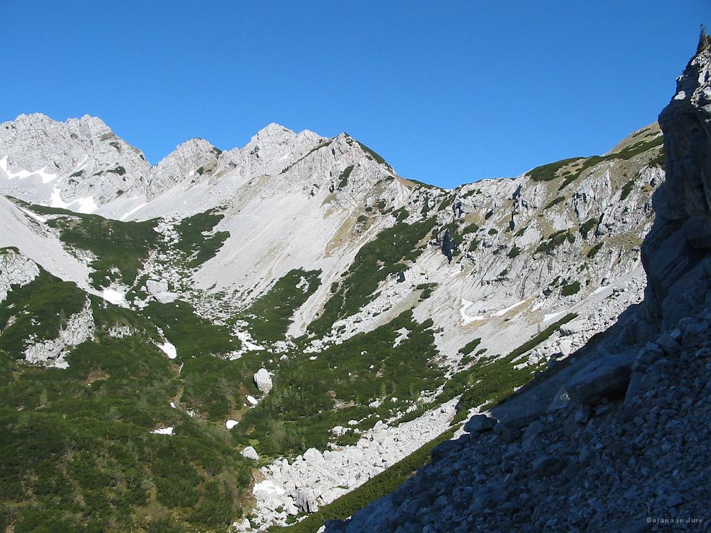 Slika_22.jpg - Prejšnjemu spustu je sledil še spust v dolino, ki se konča z resničnim preizkusom potrpljenja in vztrajnosti.