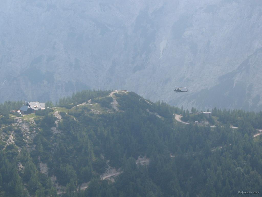 Slika_60.jpg - Pristanek ob Poštarskem domu, nato pa v smeri severne stene Šitne glave.