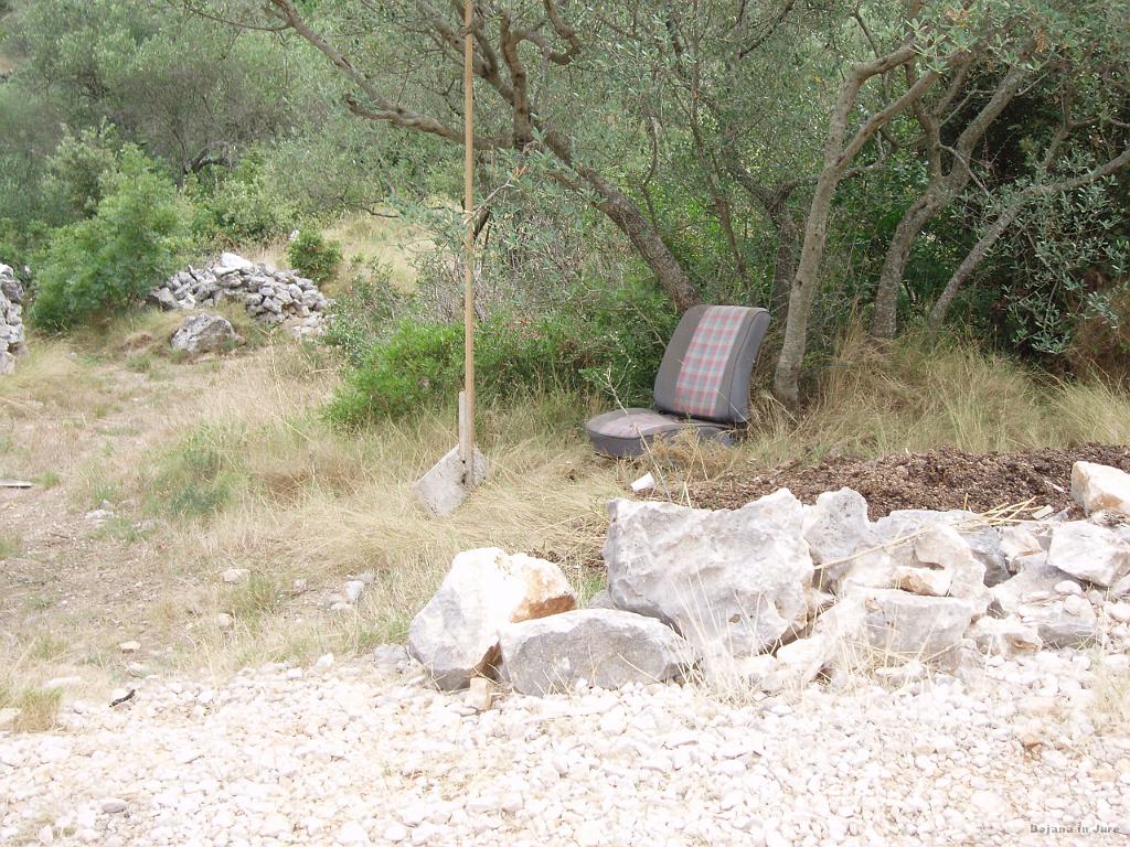 Slika_12.jpg - Orodje za betonsko cesto in mesto za počitek.