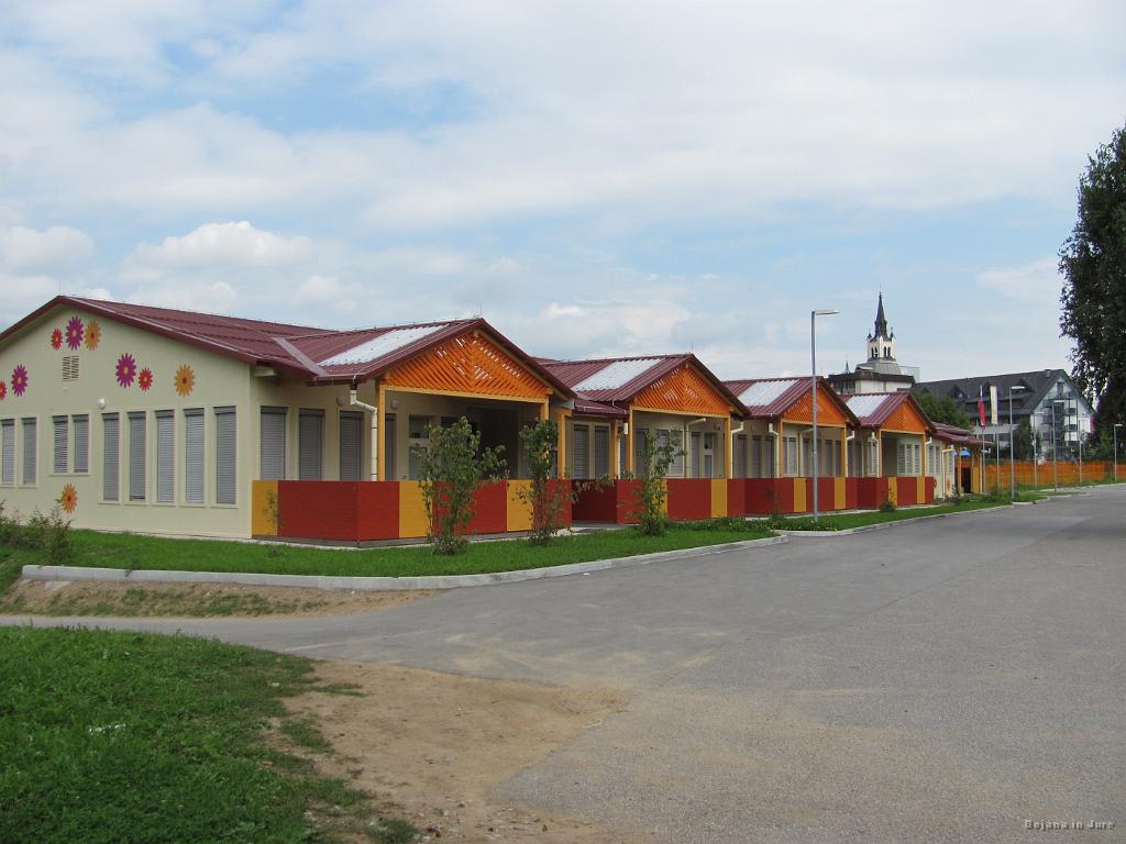 Slika_41.jpg - Vrtec Najdihojca. Sicer ne vem ali se je tako imenoval tudi star vrtev ali ne...namreč zraven je tudi vrtec starejšega letnika.