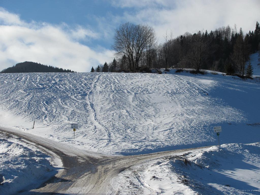 Slika_06.jpg - Ne levo, ne desno. Špure kažejo direktno po sredini.