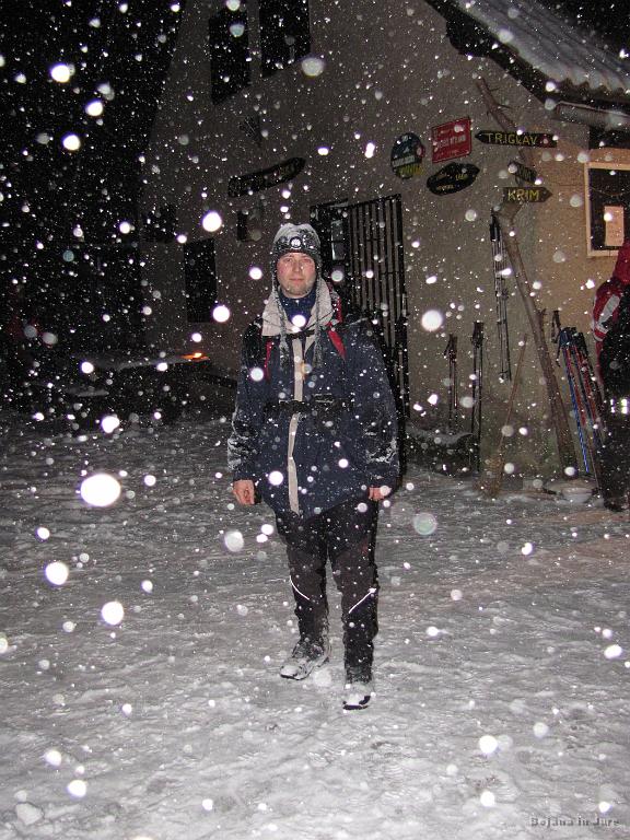 Slika_09.jpg - Sneženje se krepi.