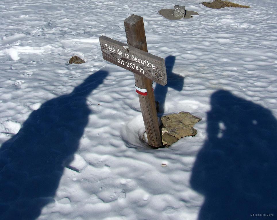 Slika_082.jpg - Prvi kucl po sedlu. Sva na nadmorski višini 2574m.