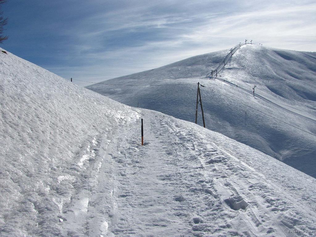 Slika_126.jpg - Pogled s ceste na talerčke.