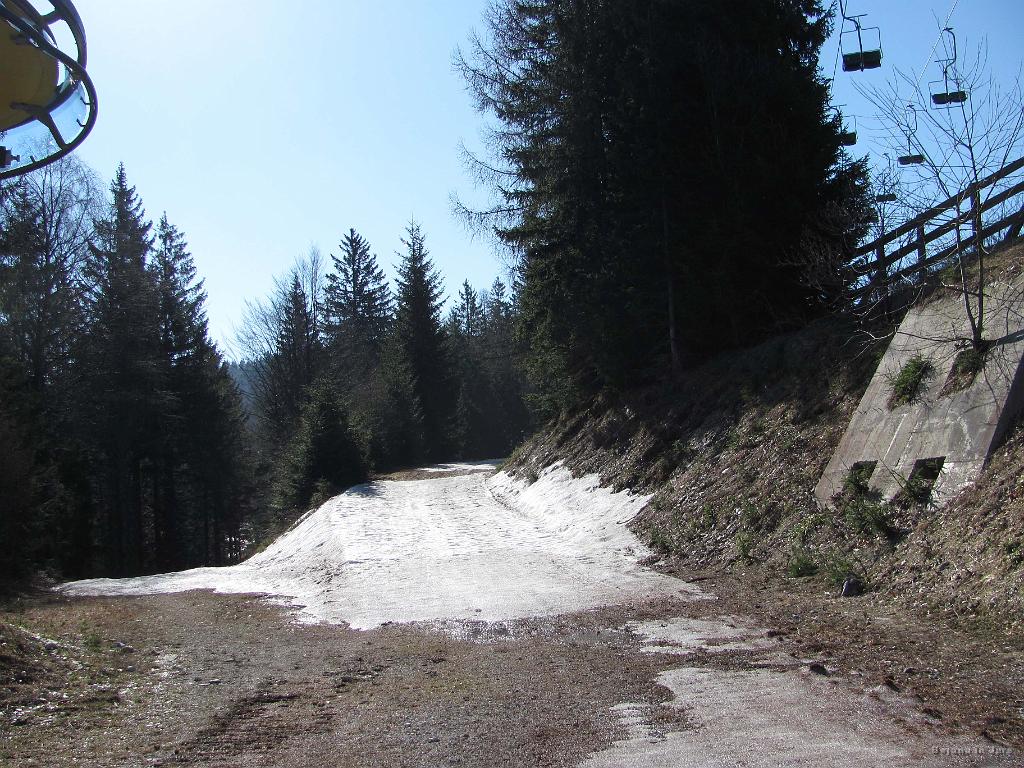 Slika_07.JPG - Tu čez bi še šlo, vendar pa bo vseeno malce potrebno brez smučk.