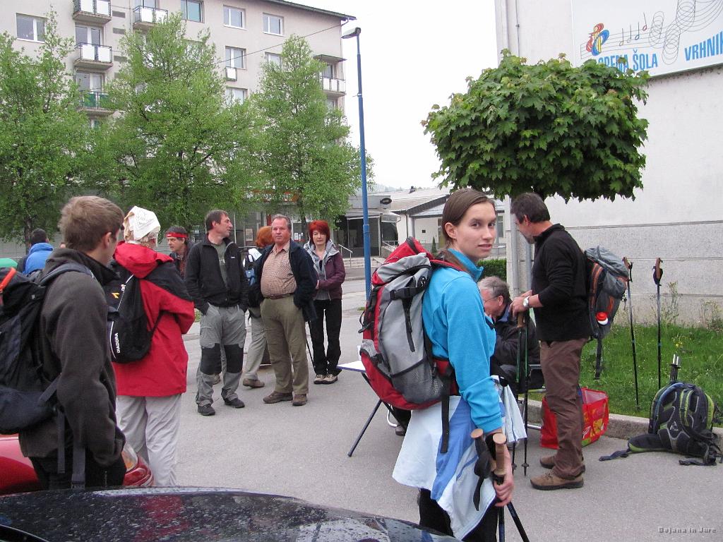 Slika_03.jpg - Zbirališče na Trgu Karla Grabeljška na Vrhniki med 6:30 in 7:00.