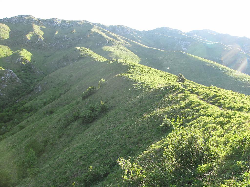 Slika_15.JPG - Vzpon po tem grebenu je bil prav super, kajti pot je izredno lepo speljana. Za razliko od spusta z Muscev.