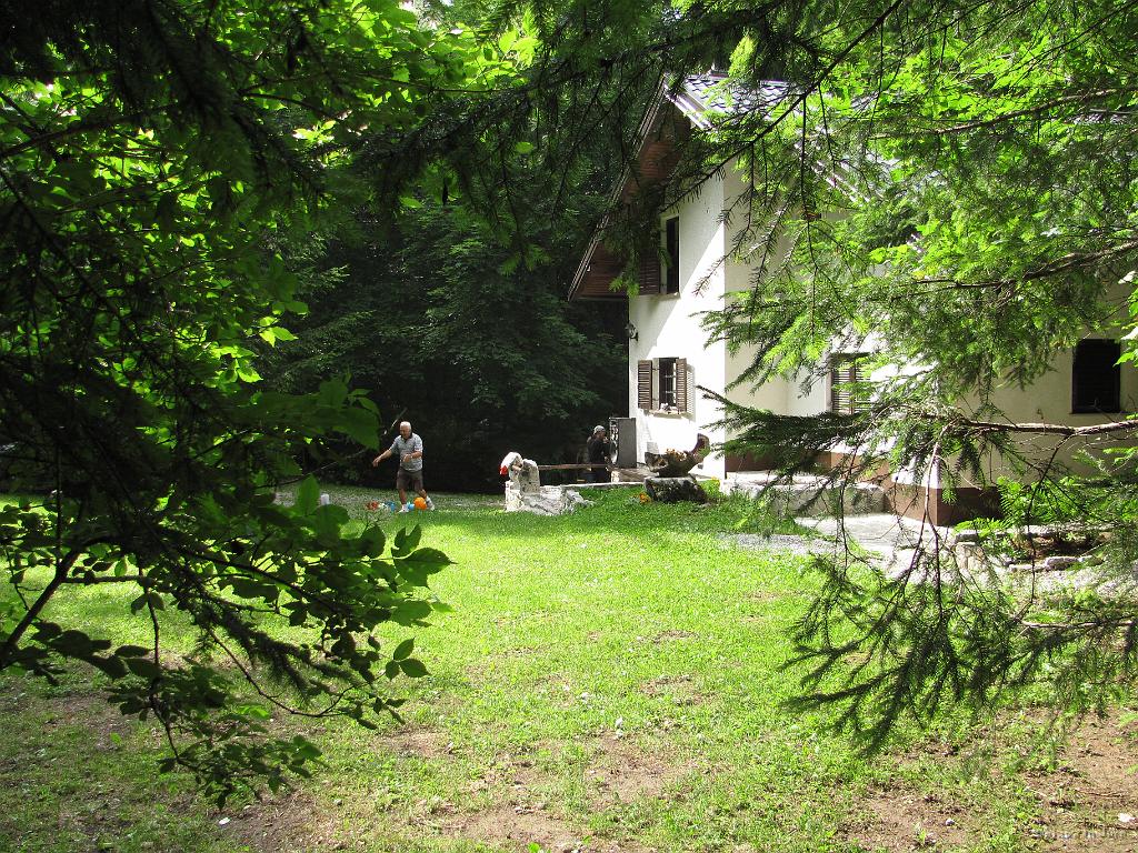 Slika_23.jpg - Po vrnitvi s pirovanja na Sviščakih je pri Bistriški bajti sijalo sonce