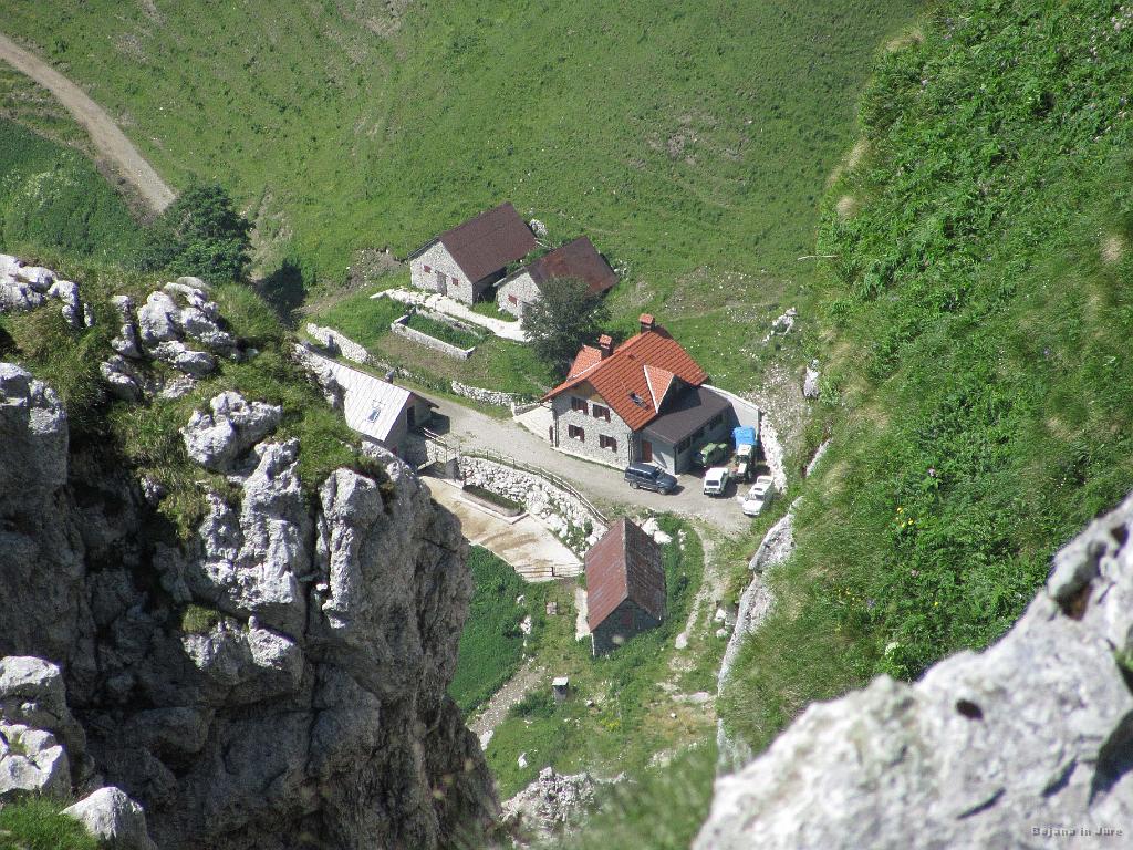 Slika_52.jpg - S sedla kjer sva odložila opremo sem ujel pl. Sleme.