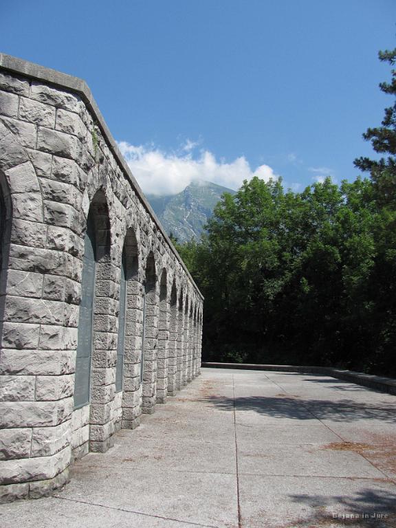Slika_73.jpg - Lepšega kraja si tile vojaki ne bi mogli želeti, razen na domači zemlji, seveda.