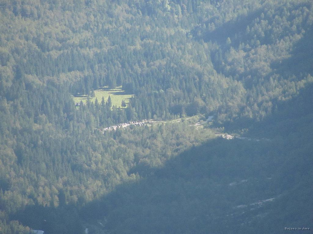 Slika_040.jpg - Povsem polno parkirišče v Vratih.