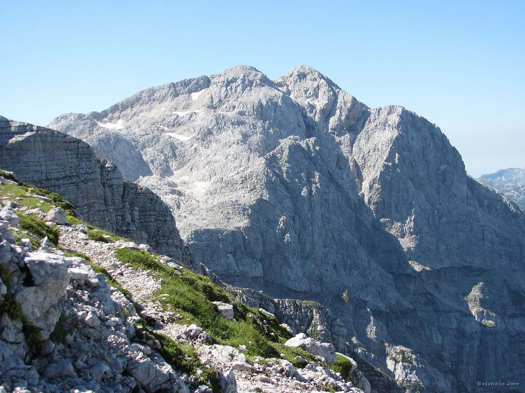 Slika_051.jpg - Utrinek. Mislim, da je leva špička kar Kanjavec.