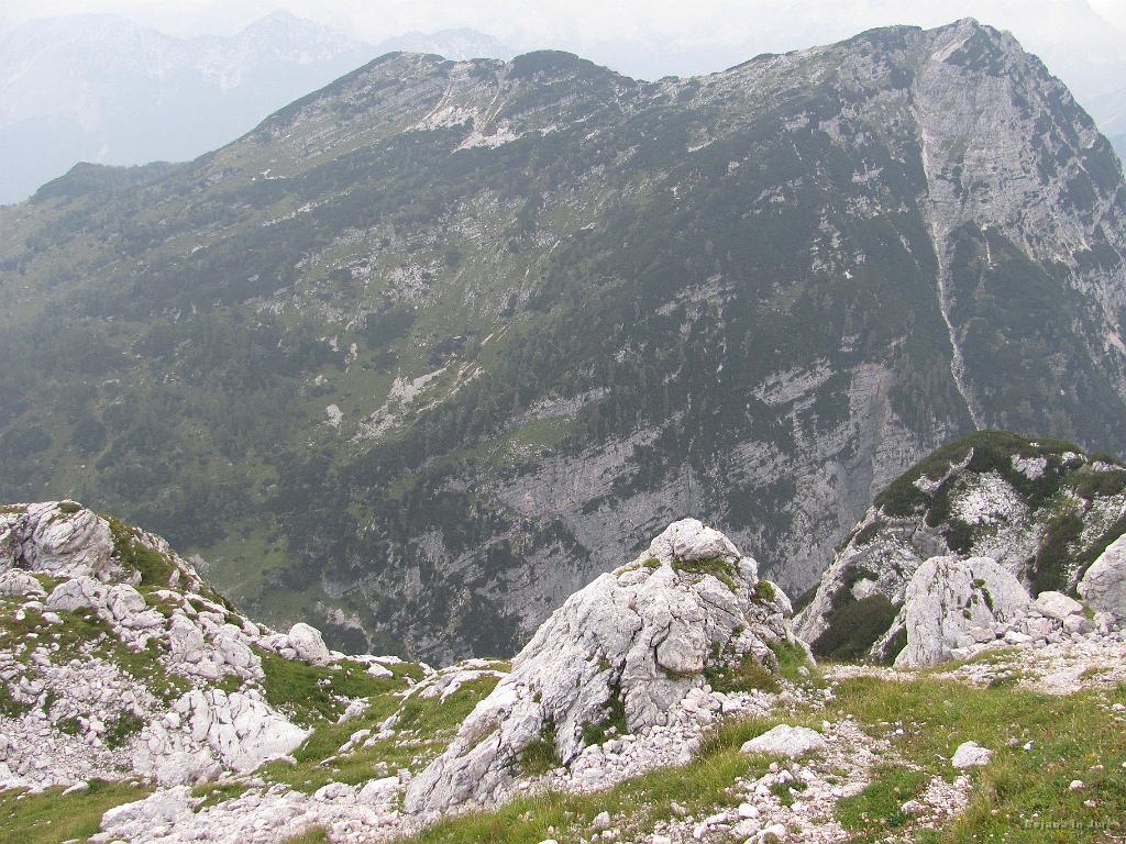 Slika_169.jpg - Pogled na sosednji Zadnjiški Ozebnik (2084 m).