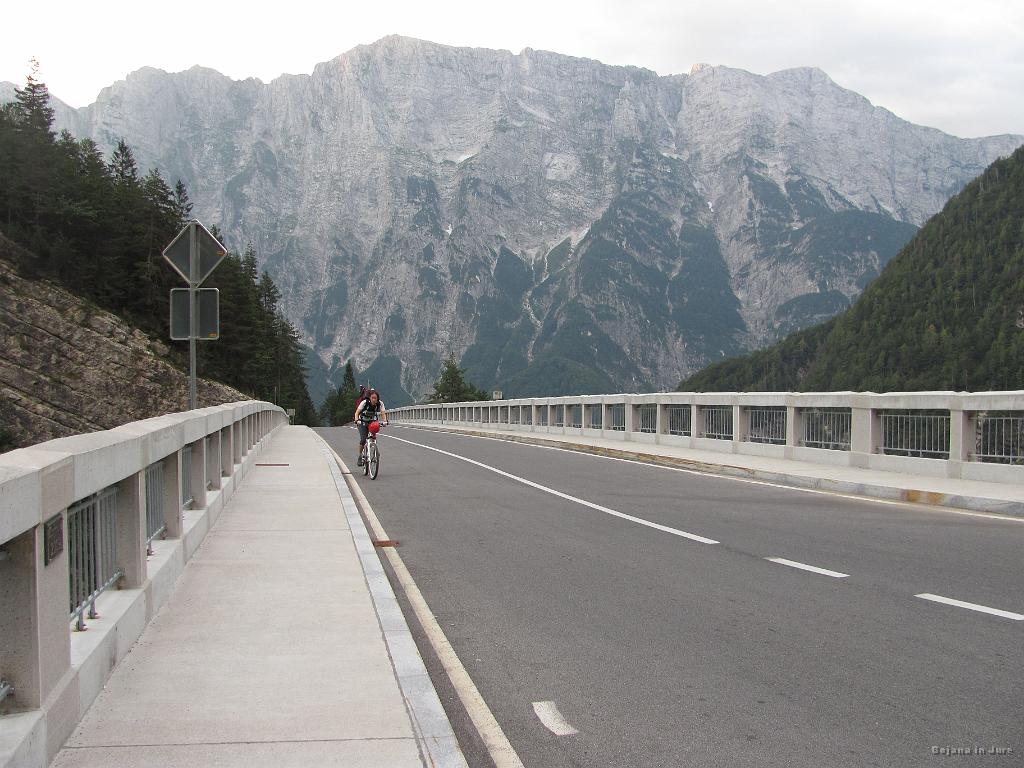 Slika_07.jpg - Most je približno na 1100 m. No, še dobri 2/3 pa sva gor. Kolesarjenja mislim :)