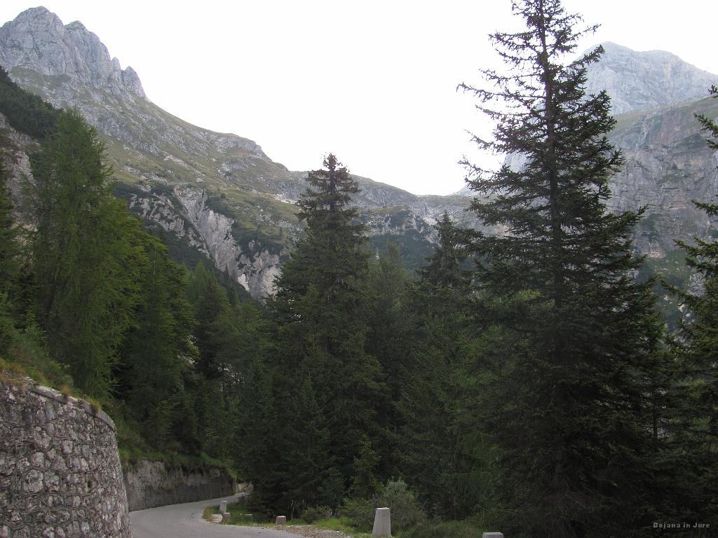 Slika_15.jpg - Nekje na 1600 m. Sicer ni videti sončka, vendar so bili oblaki res v manjšini.