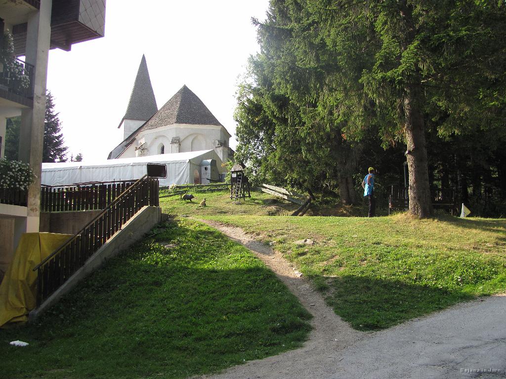 Slika_33.jpg - Do cerkve pa morava.