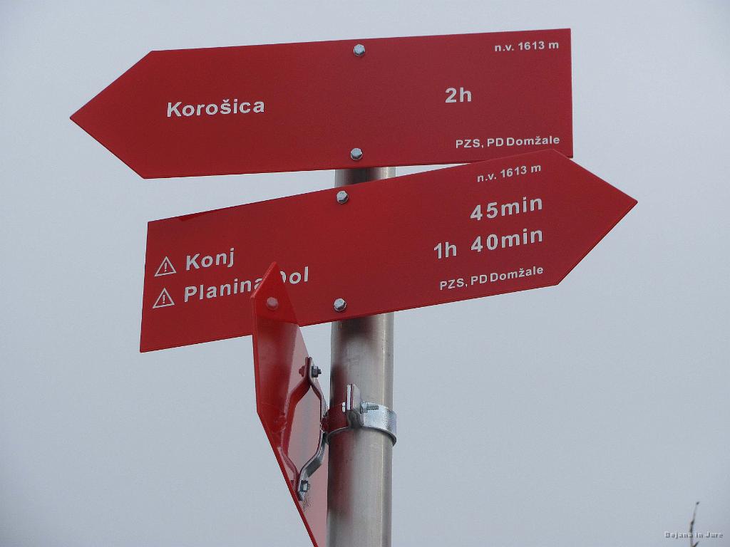 Slika_26.jpg - Table nas usmerijo v pravo smer, čeprav matematika, glede na prej pokazano tablo, ne drži.