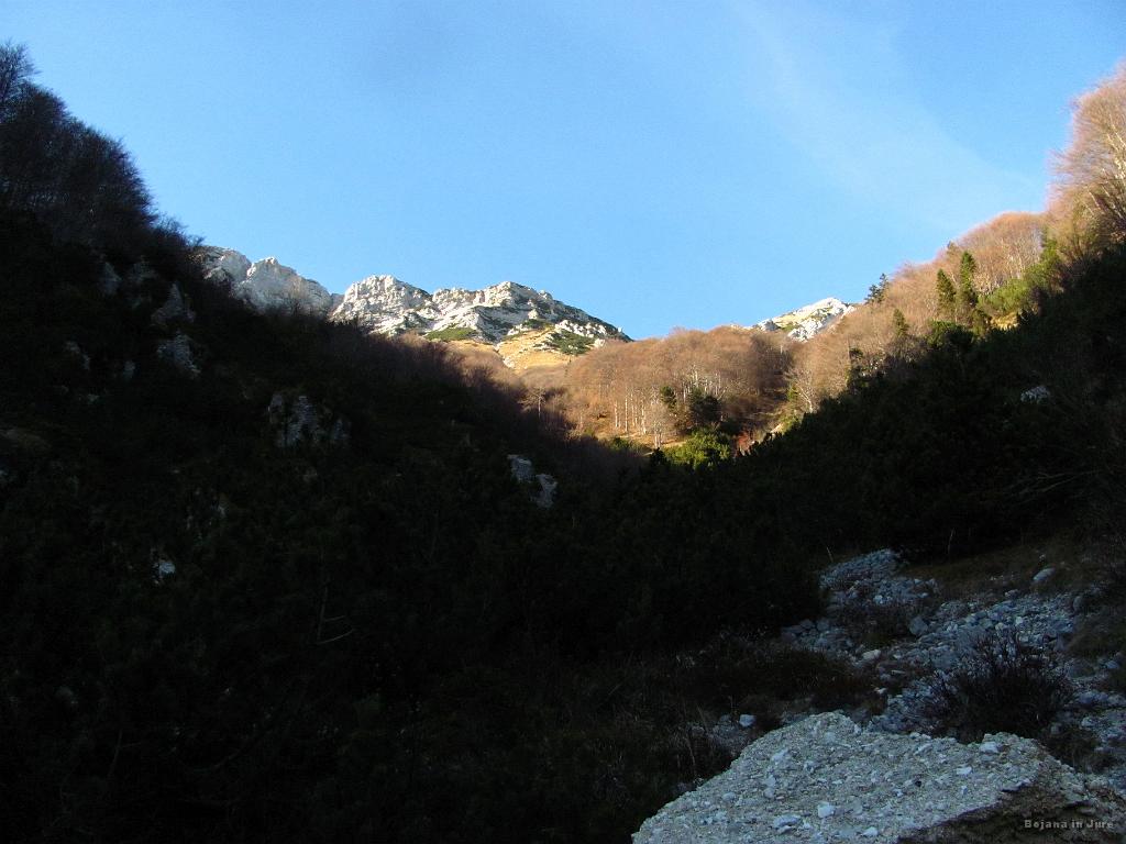 Slika_65.jpg - S te strani so nam travnata pobočja postala bolj očitna.