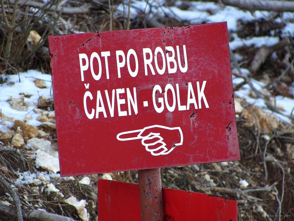 Slika_02.jpg - Tabla na parkirišču (oz. odlagališču za hlode kmalu za odcepom s Cola proti Predmeji) nas lepo usmeri.