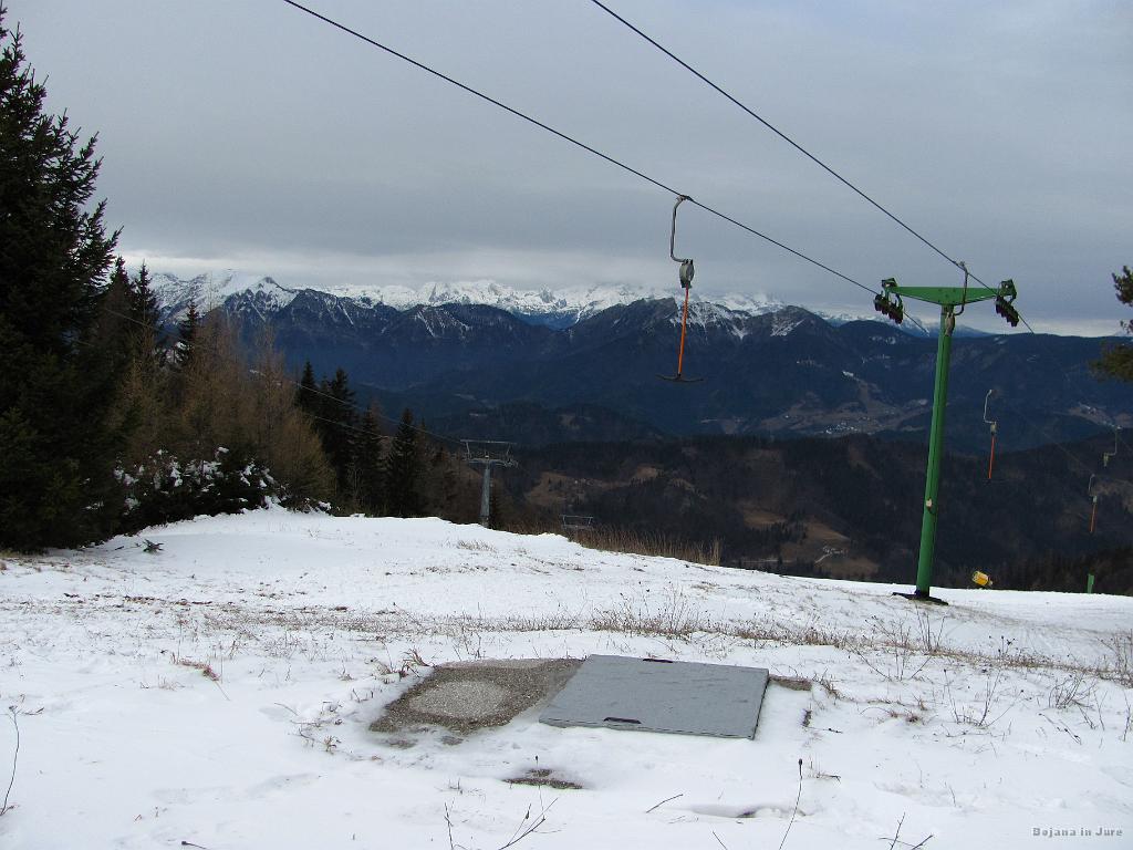 Slika_11.jpg - Izgleda ne ravno veliko snega, pa vendar ga je po progi povsem dovolj!