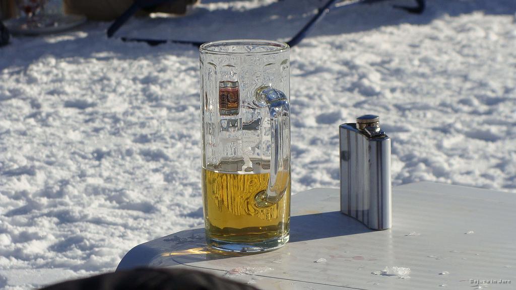 Slika_057.jpg - Prisrčnica ni naša, pivo je pa teklo. 5 EUR za pol litra.