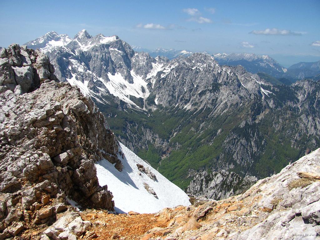 Slika_31.jpg - Pogled v osrčje Kamniških kucljev.