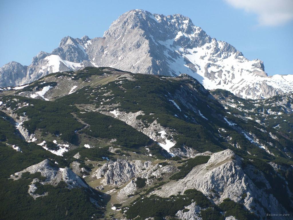Slika_55.jpg - Še pozumana Ojstrica s Konja. Všeč nama je, res! Dejansko je res smučabilna.