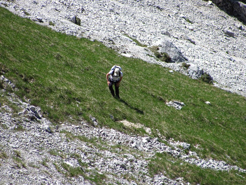 Slika_038.jpg - Tudi Irena počasi sopiha proti grebenu.
