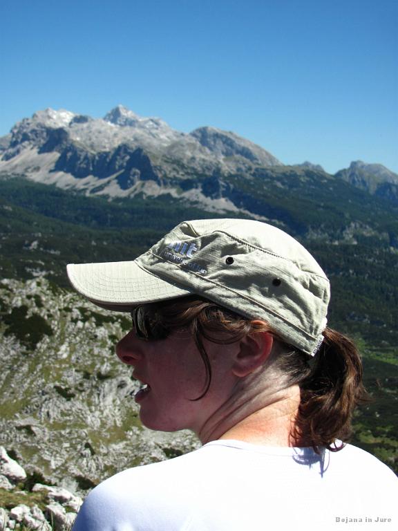 Slika_044.jpg - Na grebenu čakamo na preostal del odprave,vendar smo se prej dvignili in šli proti vrhu. Portret Irene.