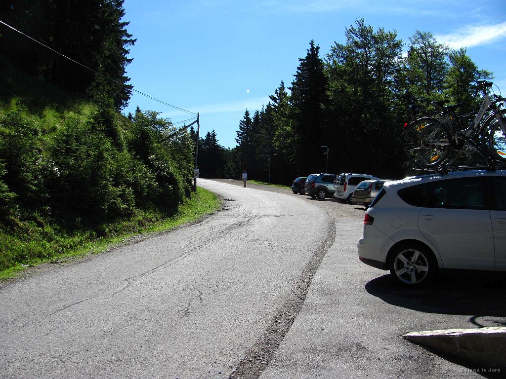Slika_018.jpg - Štart ob 9:30 na parkirišču nad hotelom. Po odličnem zajtrku, seveda.