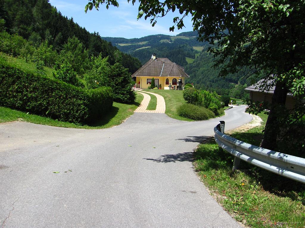 Slika_272.jpg - Nekdo si je lično uredil domovanje.