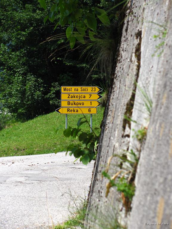 Slika_18.jpg - V zaselku Kojca je odcep, kjer gremo desno.