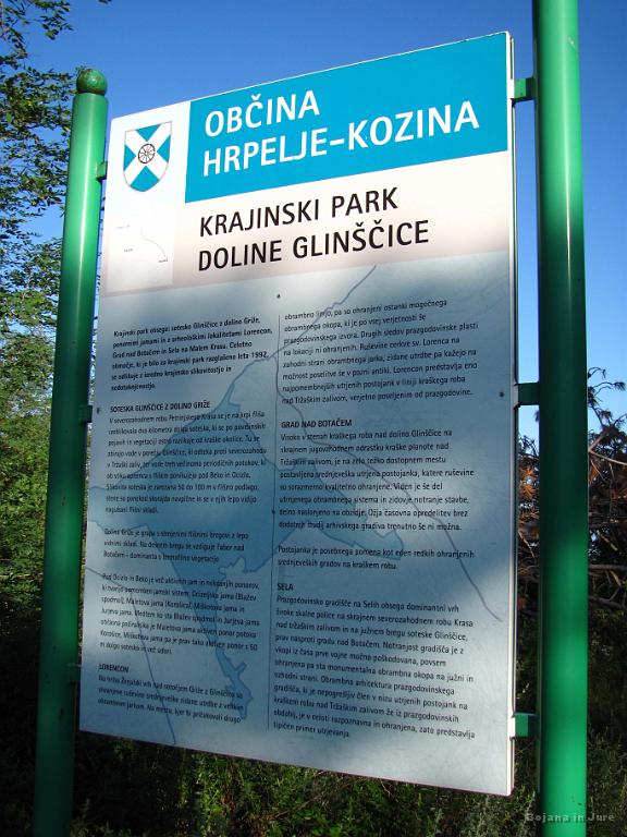 Slika_004.jpg - Ta tabla se pojavi potem, ko si že na pravi poti, bi pa tistim, ki ne vedo, da obstaja, bolj koristila na odcepu.