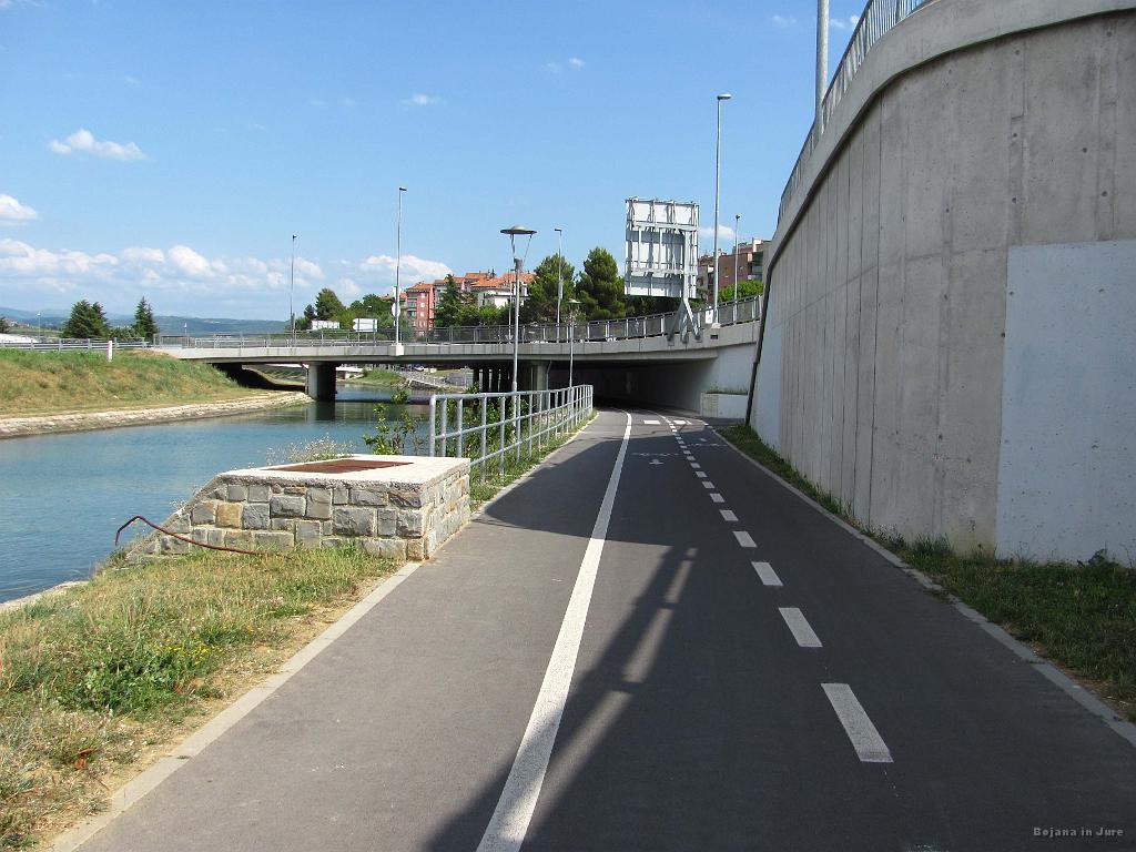 Slika_127.jpg - Zdaj bo pa počasi treba začet uporabljat zemljevide in najti kolesarsko pot do Kozine.