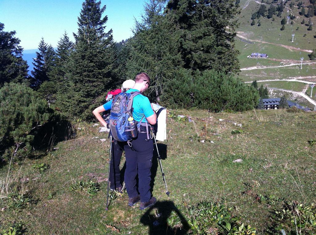 Slika_10.jpg - Številne sedežnice in stavbe so nam služili za orientacijo. Zemljevida načeloma nismo rabili, ampak ziher je ziher. (Slika by Maja)