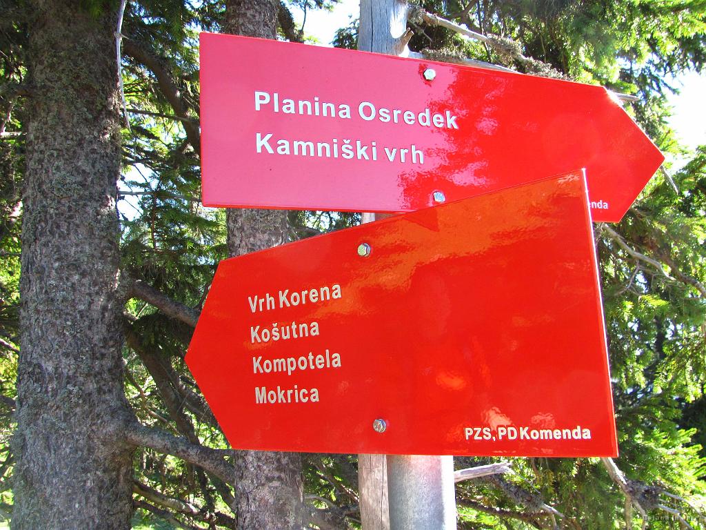 Slika_12.jpg - Zdaj smo pa res na markirani poti. Naprej na Kompotelo.